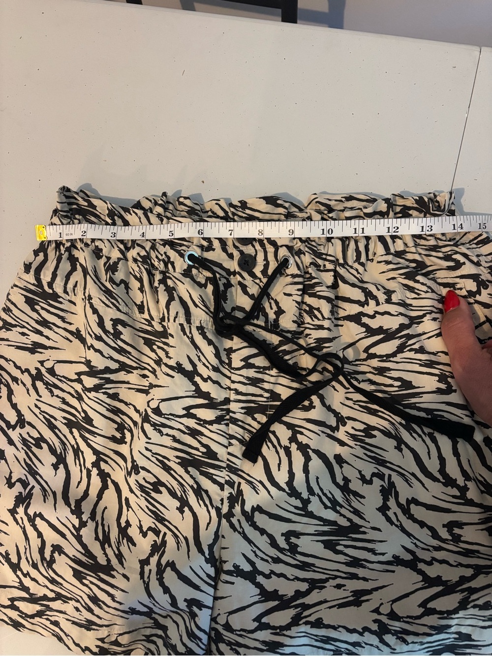 Rails Black and Cream Abstract Print Elastic Waist Shorts Women’s Size M - Picture 5 of 5